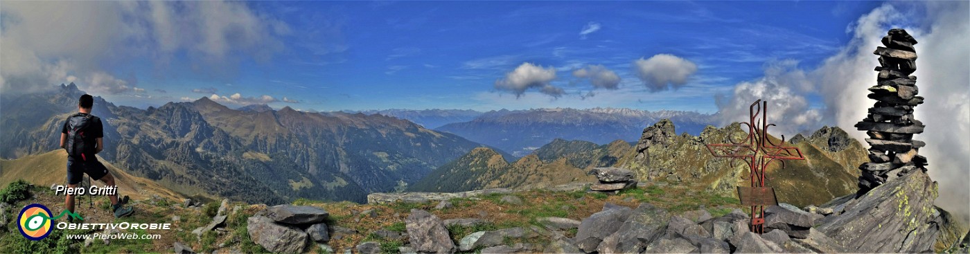 57 Gran bella vista panoramica dal Valletto a nord verso Orobie vicine , Val Gerola, Valtellina e Alpi lontane.jpg